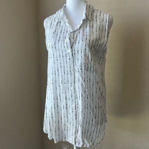 Button down pocket tank with split sides